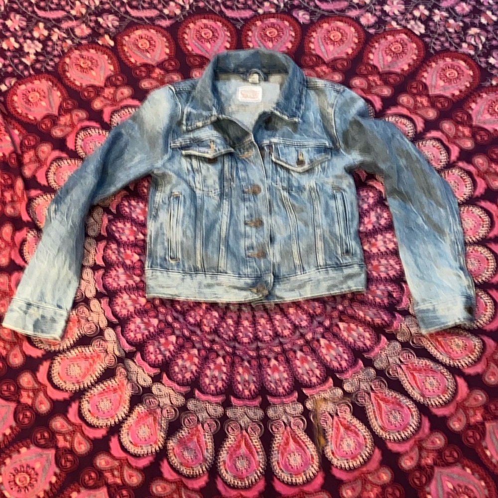 Classic Levi’s Stonewashed Denim Jean Jacket. Size S/P